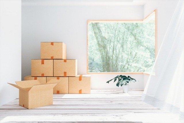 段ボールが置いてある新築の部屋